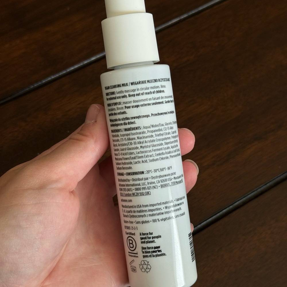 Arbonne SuperCalm Cleansing Milk — White with Green Accent - Picture 2 of 2